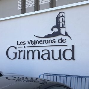 Lettres-acier-thermo-laqué-sur-entretoises