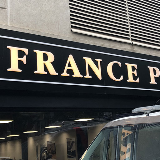 enseigne-plexi-relief-block-led