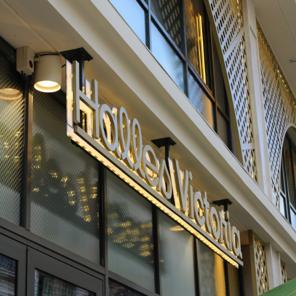 Enseigne lumineuse restaurant Hyères — Lettres boîtiers LED