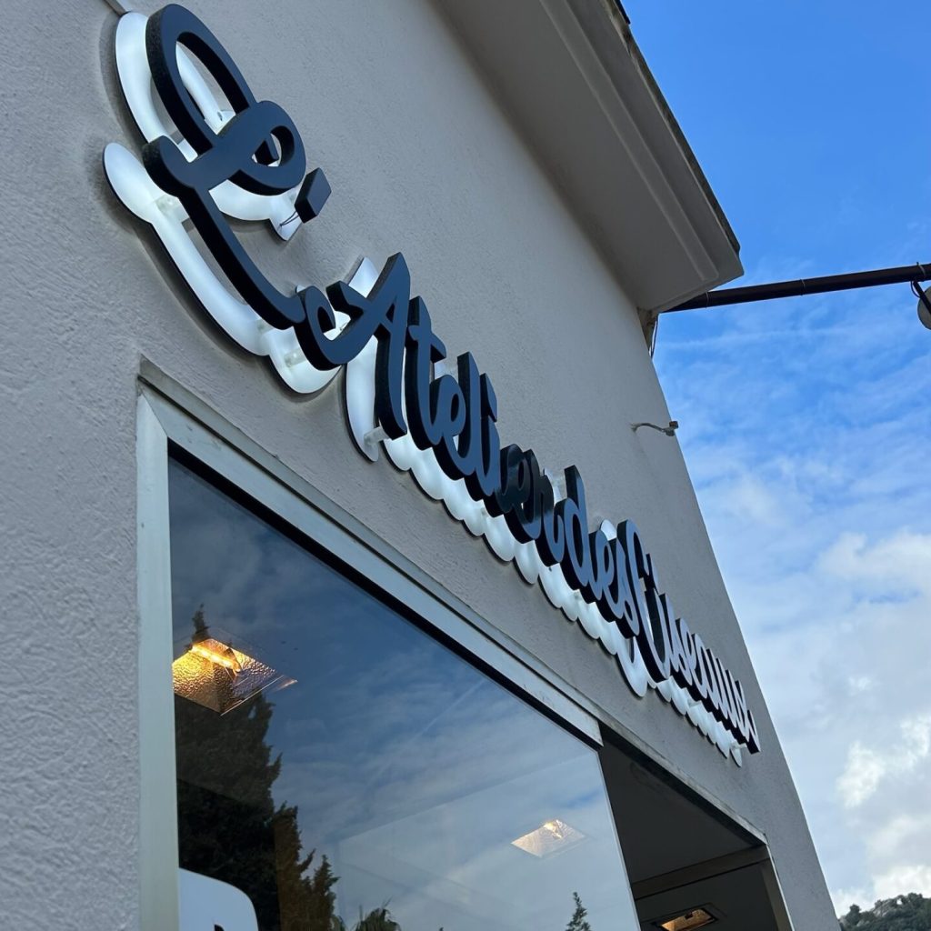 Enseigne lettres découpées commerce Toulon Var